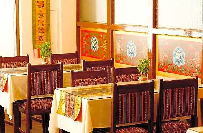 Yambu Hotel 3*
